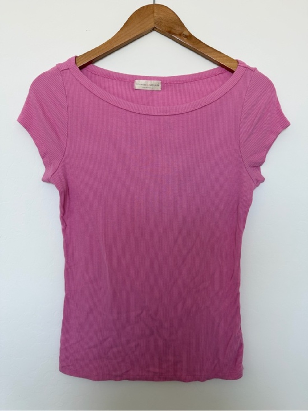 Ribbed Scoop-Neck Short Sleeve Tee in Pink